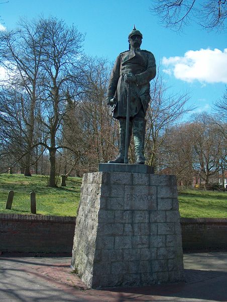 Datei:Bismarck Denkmal - 06042003.jpg