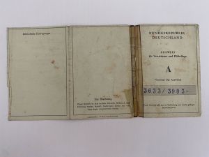 Ausweis für Vertriebene 1955 00.jpg