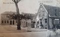 Links im Hintergrund die Marktschule, rechts das Haus Am Markt 54 (um 1900).