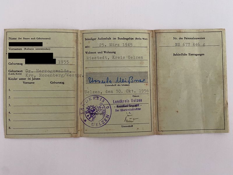 Datei:Ausweis für Vertriebene 1956 01.jpg