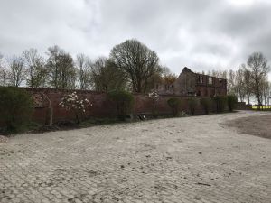 Deichrichterweg Alter Hof Gerdes Ruine 13052021 03.jpg