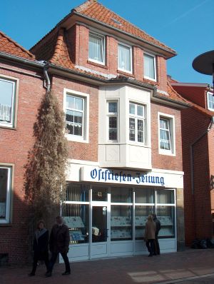 Neuer Weg 41 Ostfriesen Zeitung OZ 16 03 2003 01.jpg