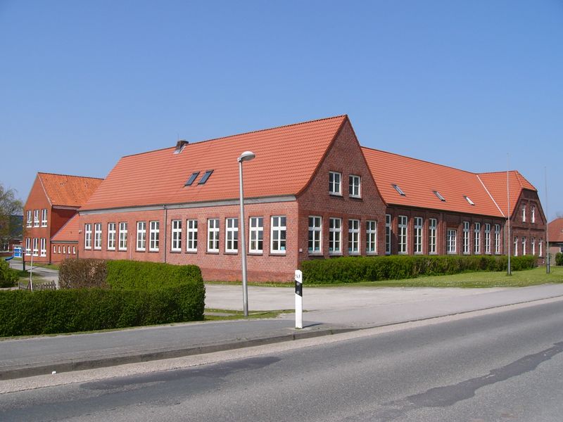 Datei:Wurzeldeicher Strasse Grundschule Suederneuland 24042005.jpg