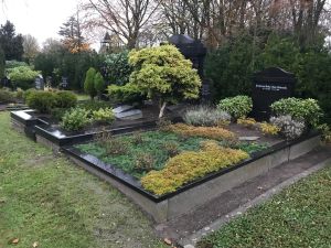 Neuer Friedhof Parkfriedhof Grab Behrends 20 11 2021 02.jpg