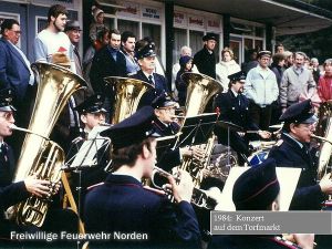 Musikzug Feuerwehr Norden 1984 01.jpg