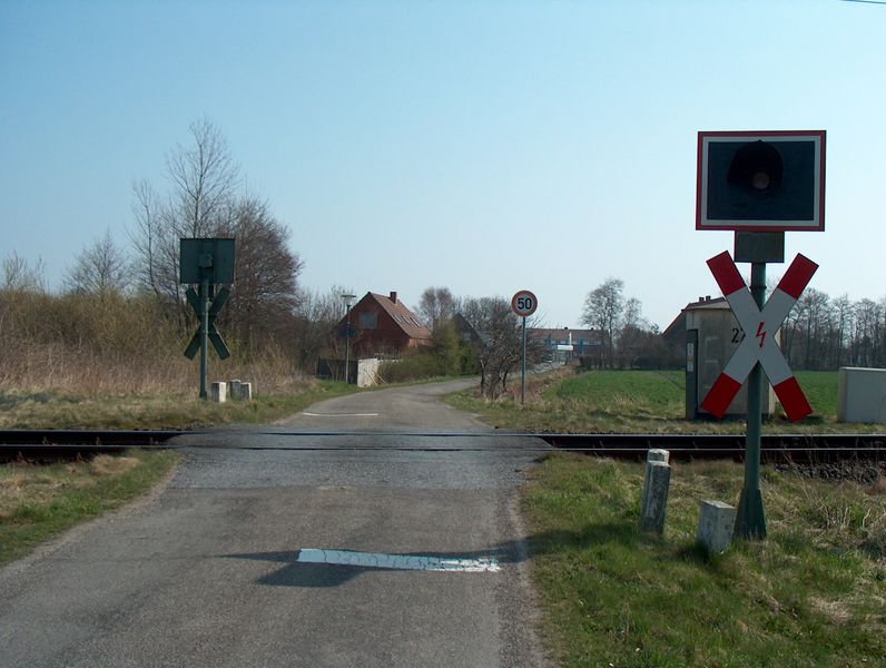 Datei:Bahnhofsweg - 13042003 (1).jpg