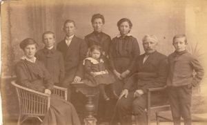 Familie Ulfert Dirks Rühaak 1917.jpg