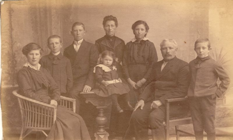Datei:Familie Ulfert Dirks Rühaak 1917.jpg