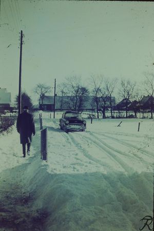 Richtpfad im Hintergrund Hof Upkes 16 01 1963.JPG