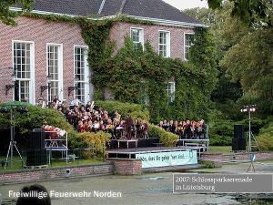Stadtorchester Feuerwehr Norden Schlossparkserenade Lütetsburg 2007 01.jpg