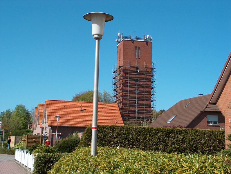 Datei:Am Wasserturm - 23042004.jpg