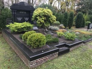Neuer Friedhof Parkfriedhof Grab Behrends 20 11 2021 01.jpg