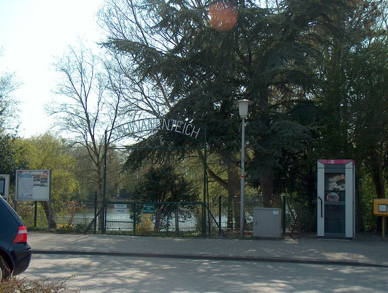 Datei:Schwanenteich - 21 04 2003.jpg